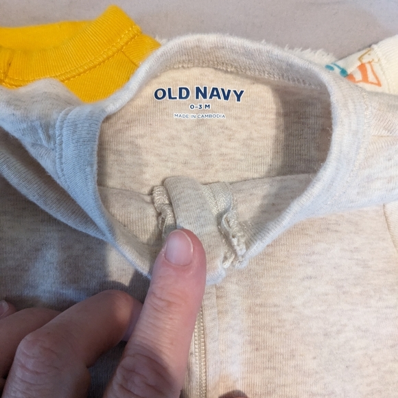 Old Navy 0-3 months - Picture 5 of 5
